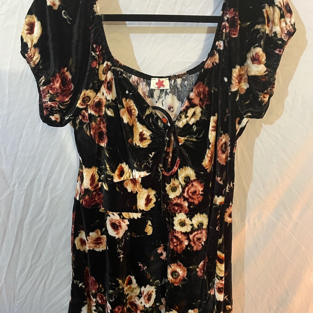 Black floral velvet dress! Size 2xl